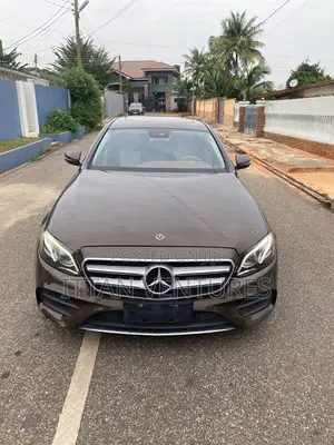 Mercedes-Benz E300 2018 Gold