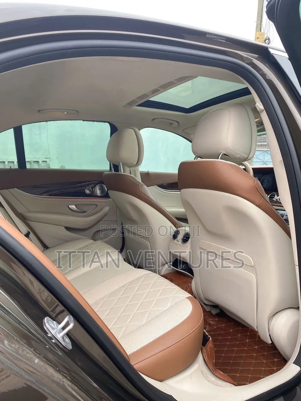 Mercedes-Benz E300 2018 Gold