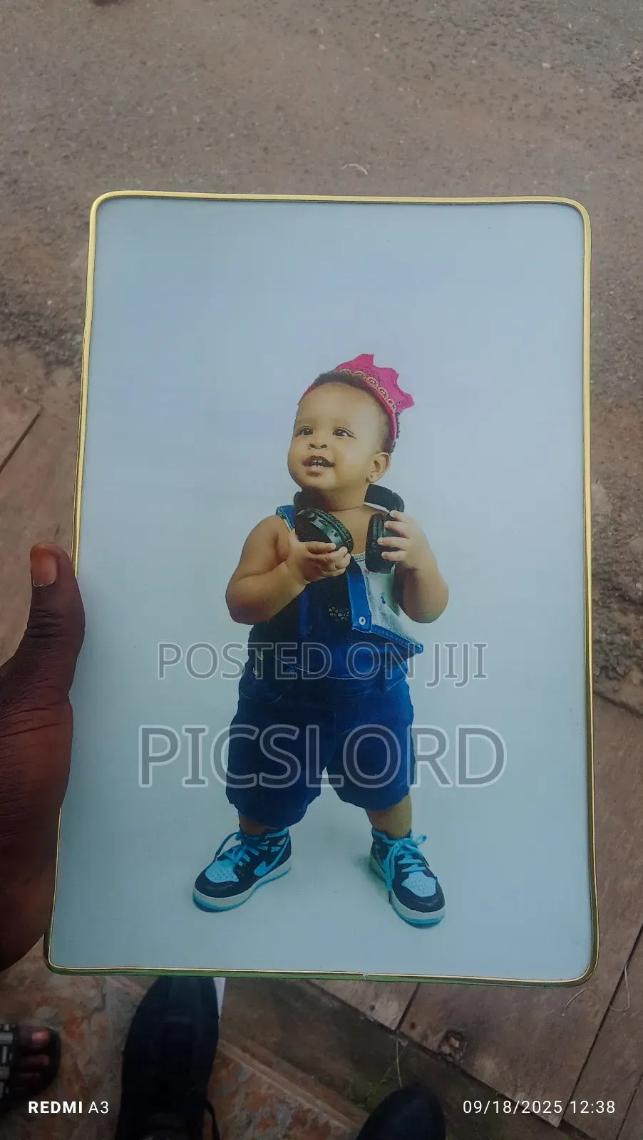 Blinks Laminated Picture Frame