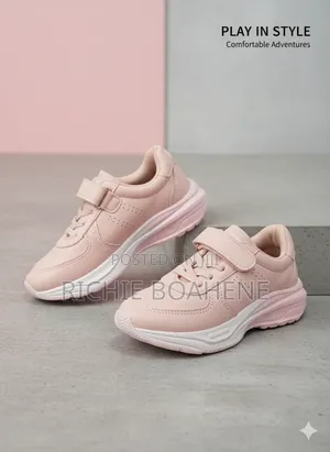 Girls Sneaker Size 35