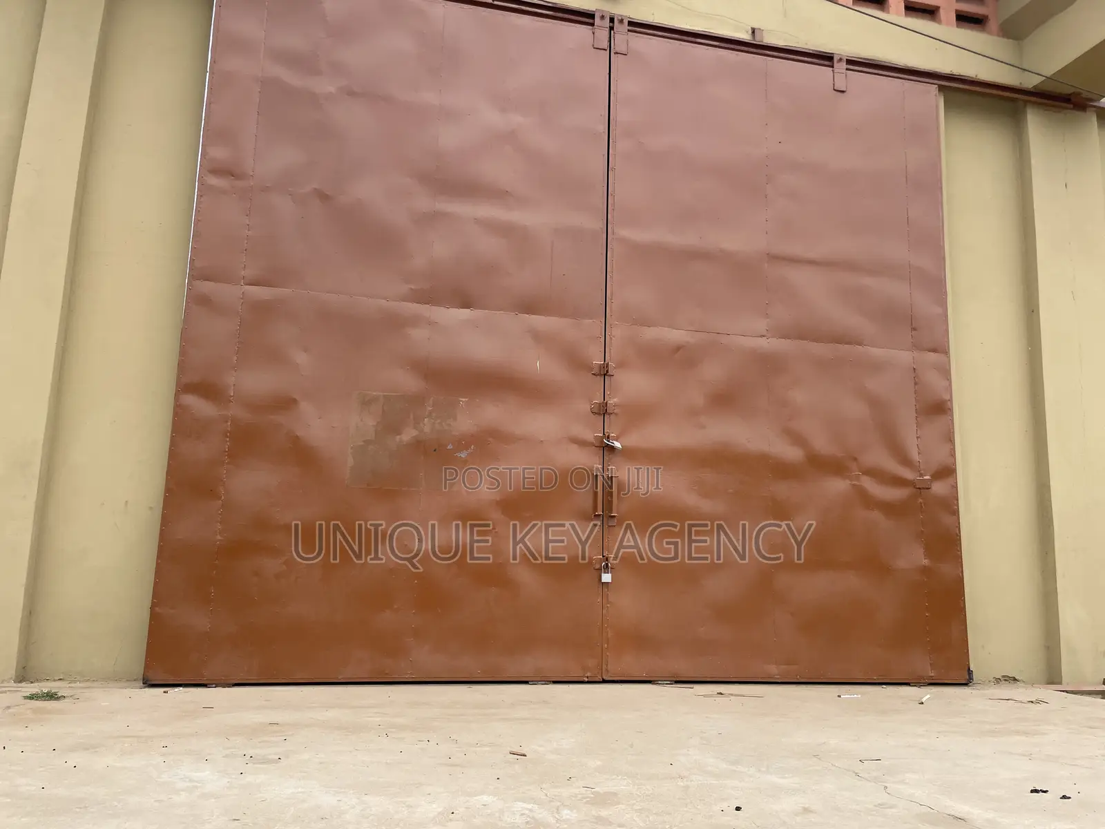 250 Square Warehouse in Spintex to Let
