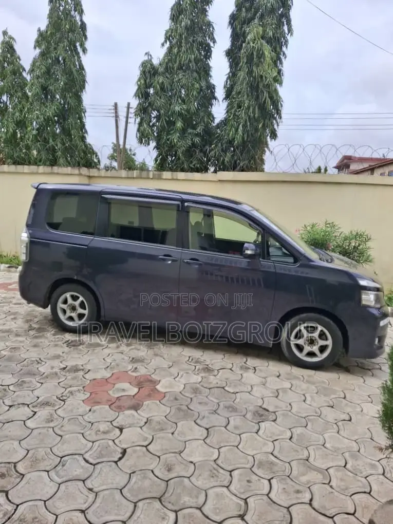 8 Seater Toyota Voxy For Rental