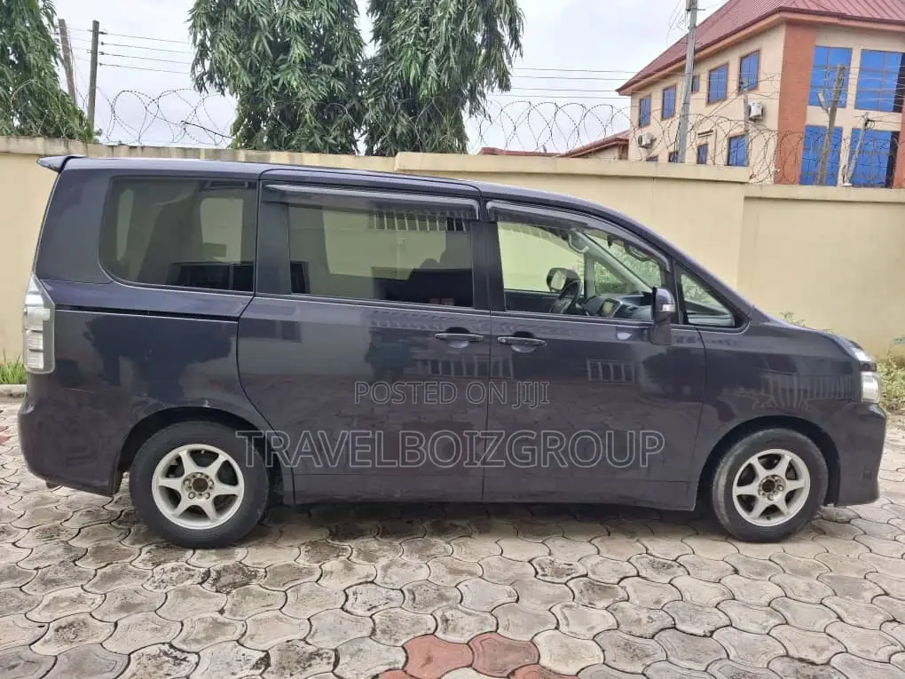8 Seater Toyota Voxy For Rental