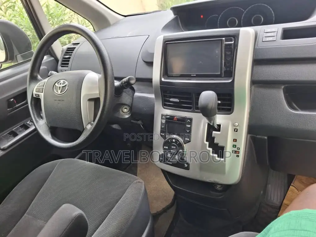 8 Seater Toyota Voxy For Rental