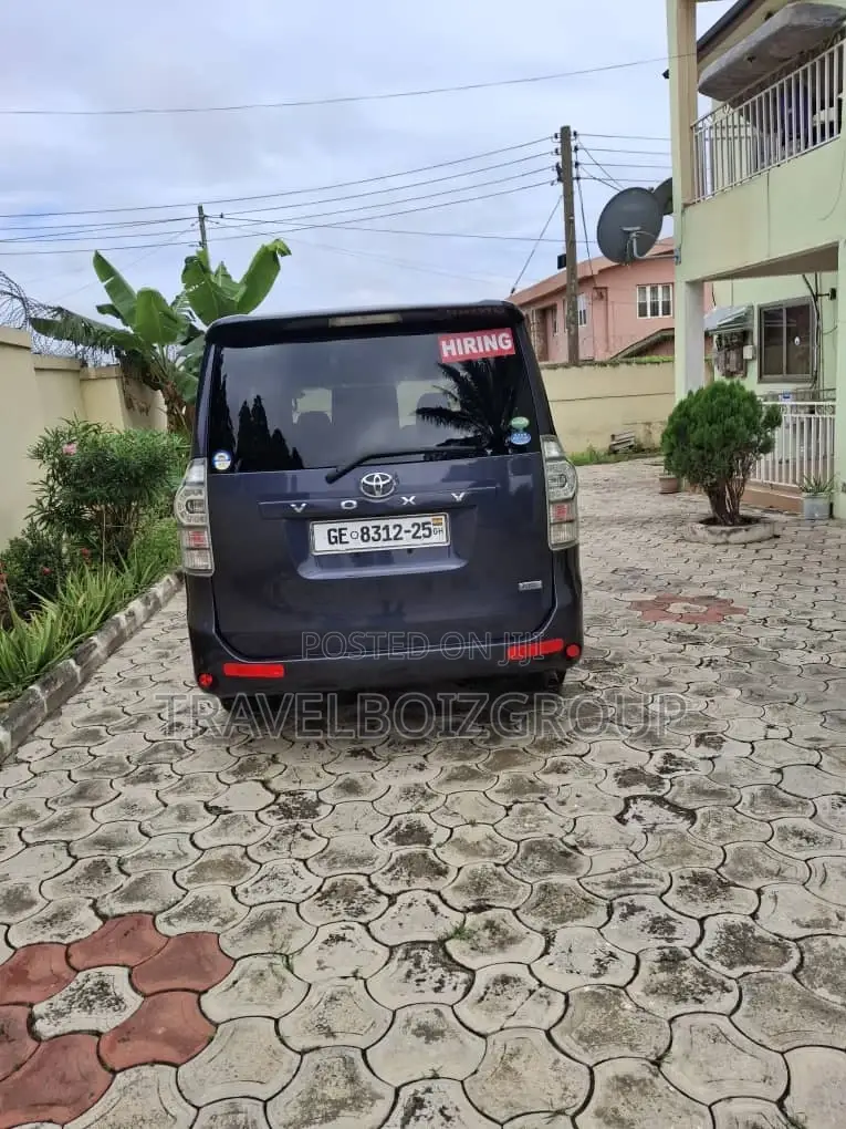 8 Seater Toyota Voxy For Rental
