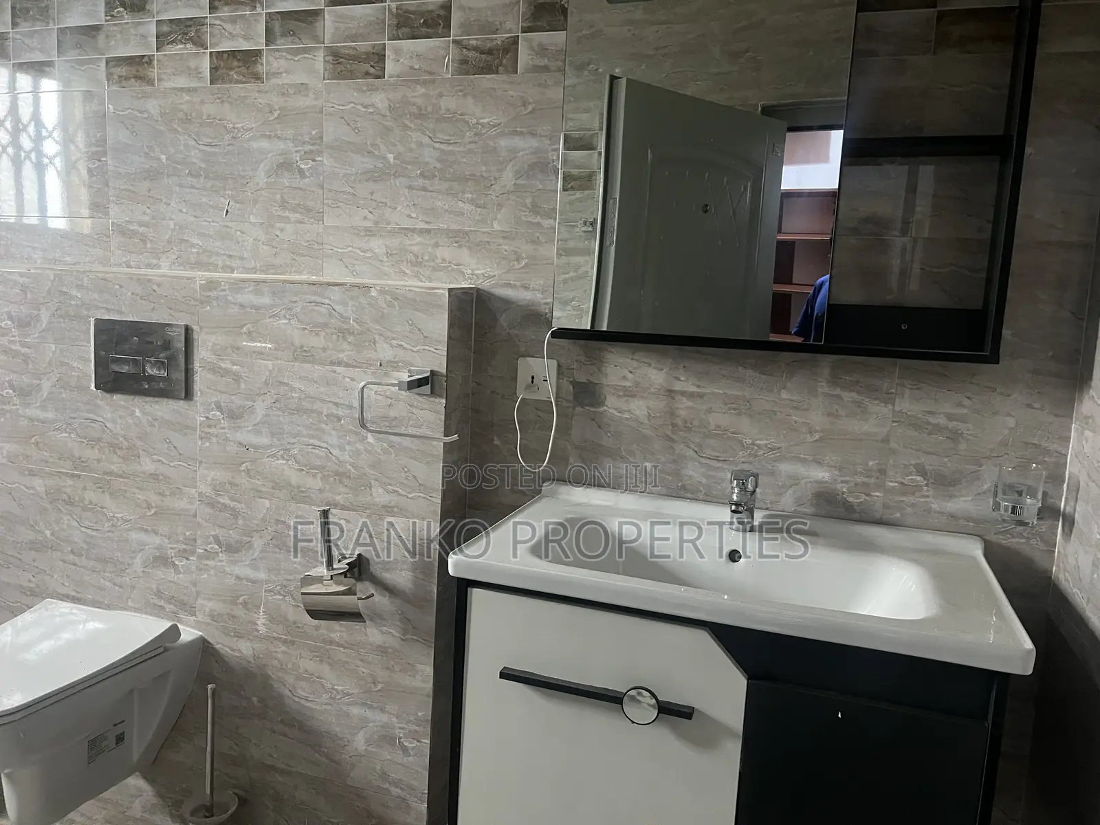 Furnished 5bdrm House in Franko Properties, School Junction for rent