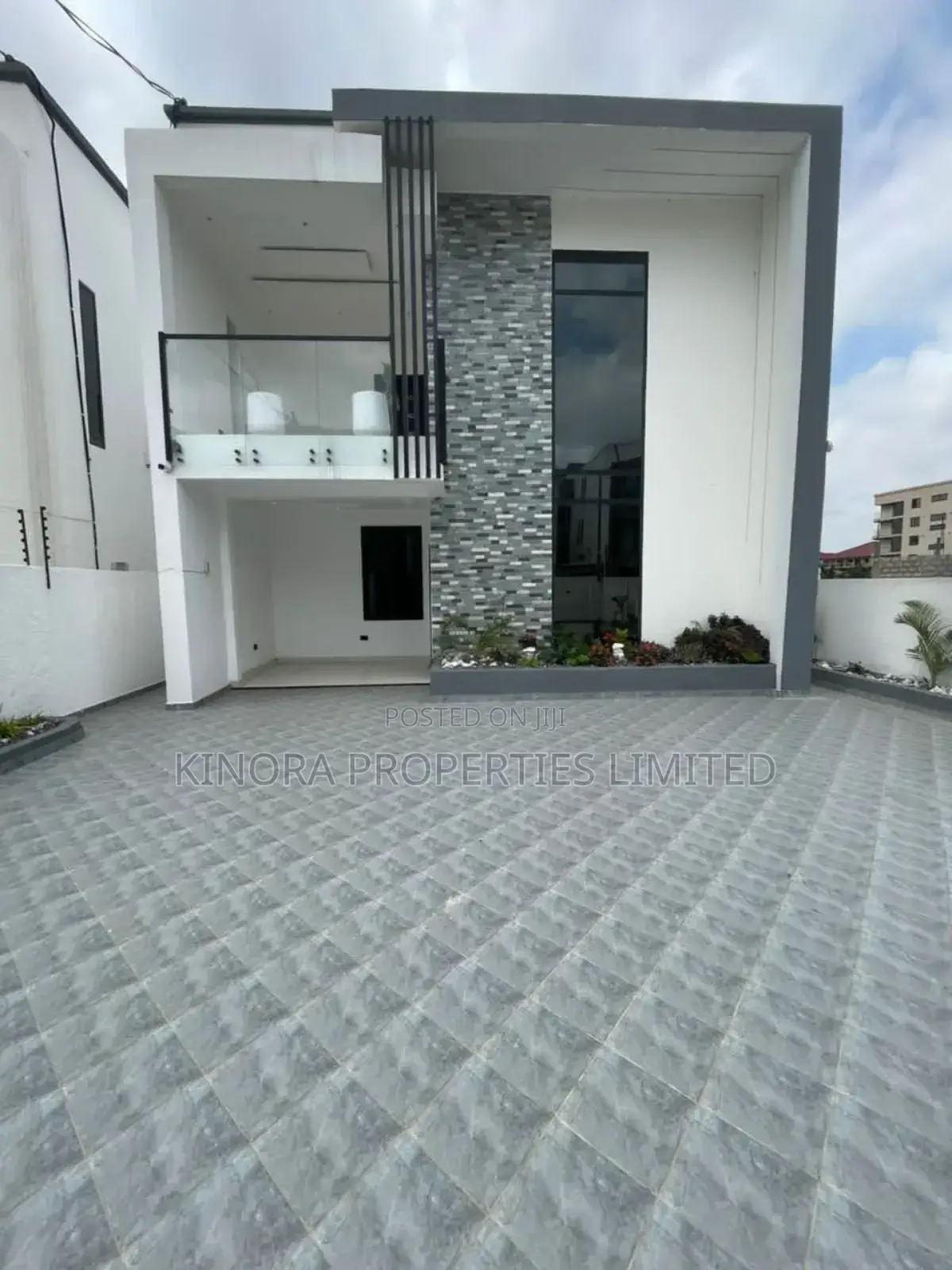 4bdrm Duplex in East Legon Hills, Accra Metropolitan for sale