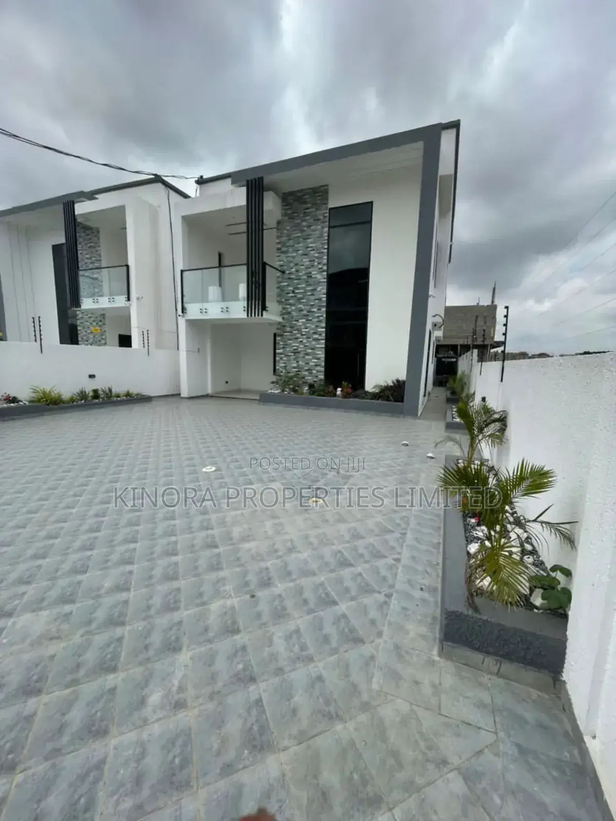 4bdrm Duplex in East Legon Hills, Accra Metropolitan for sale