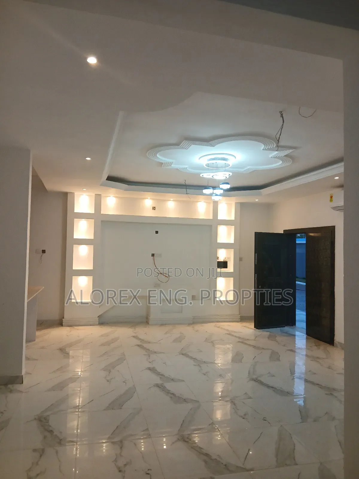 2bdrm Apartment in $600, Oyarifa for rent