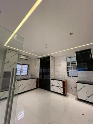 5bdrm Duplex in Ashaley Botwe for sale