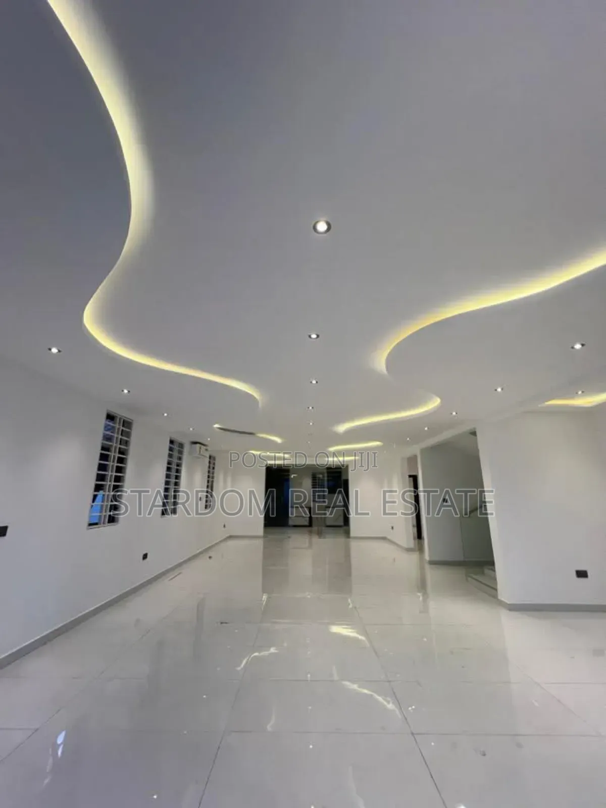 5bdrm Duplex in Ashaley Botwe for sale