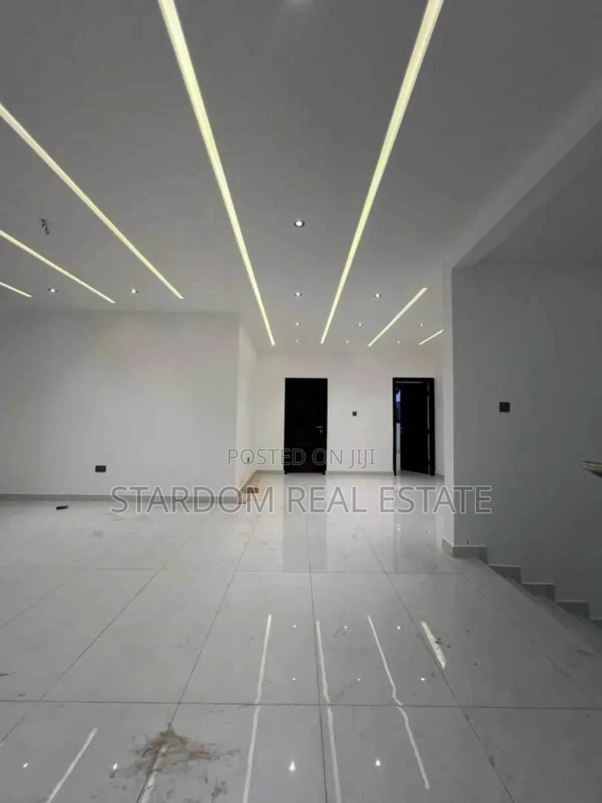 5bdrm Duplex in Ashaley Botwe for sale