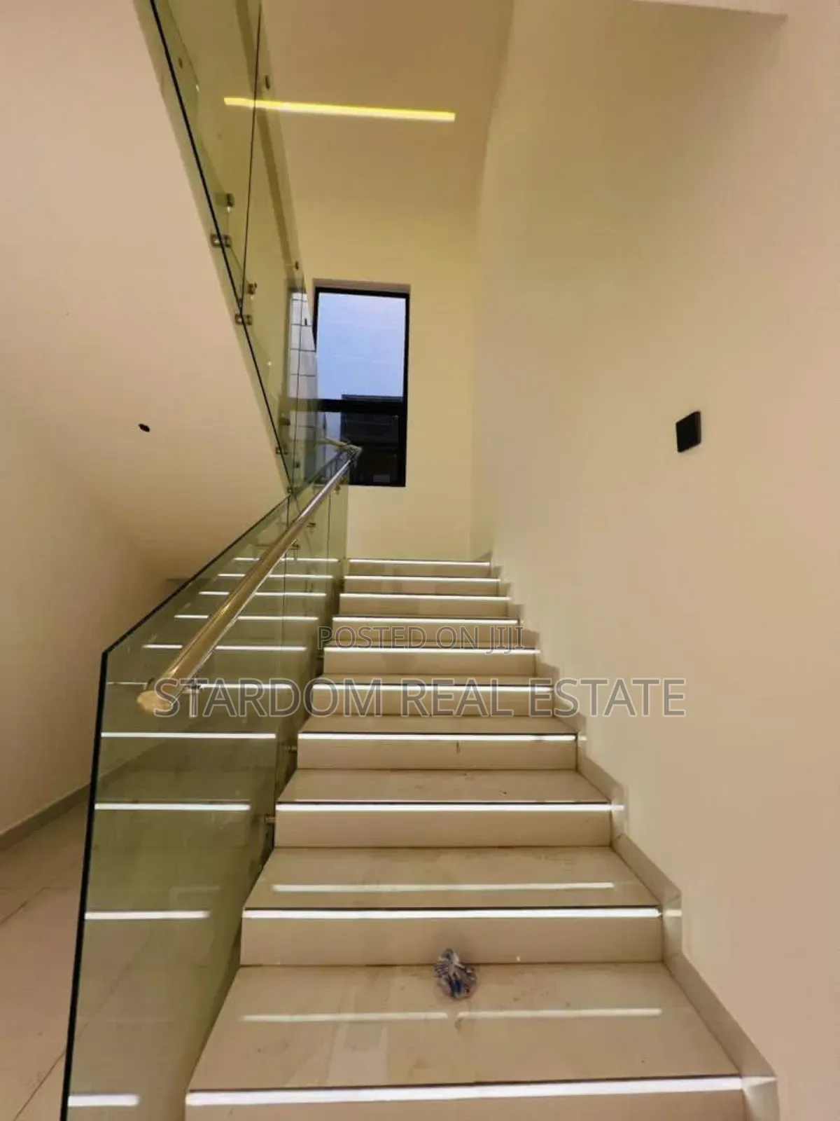 5bdrm Duplex in Ashaley Botwe for sale