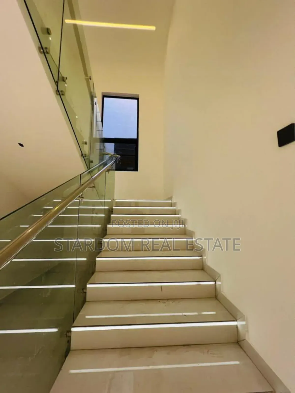5bdrm Duplex in Ashaley Botwe for sale