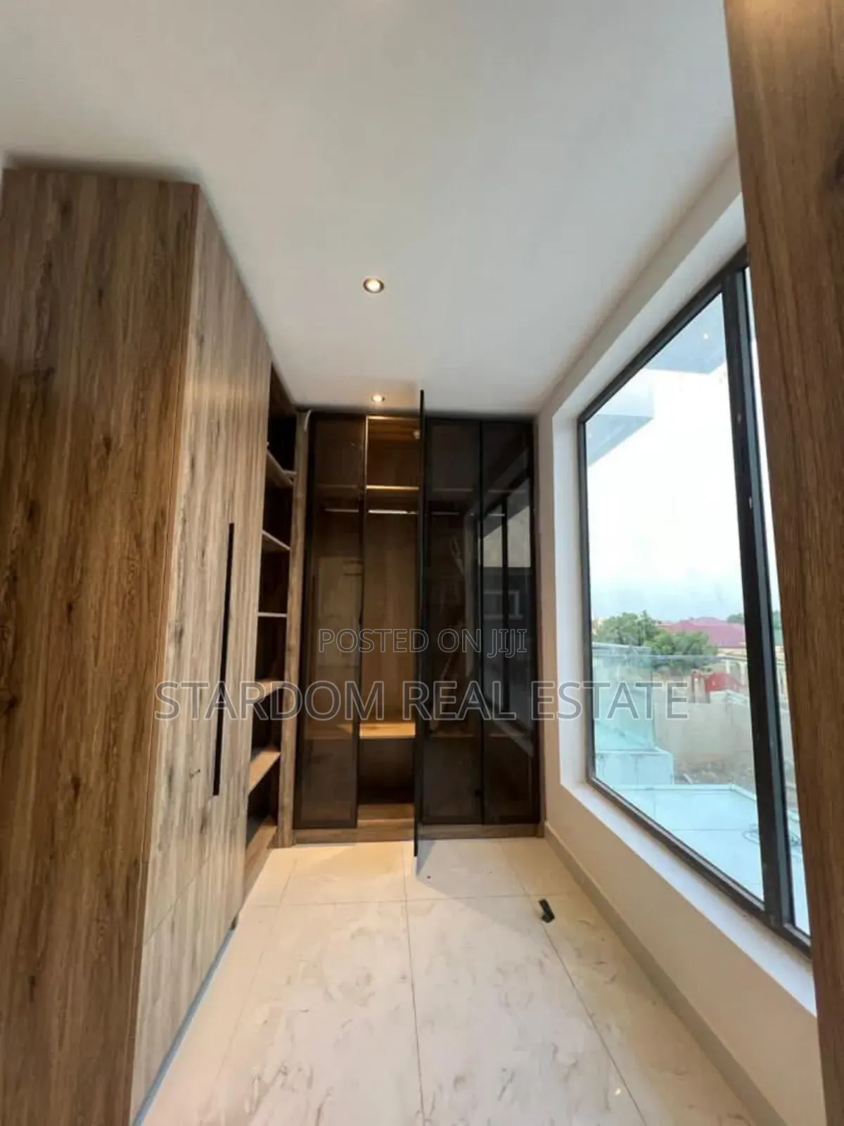 5bdrm Duplex in Ashaley Botwe for sale