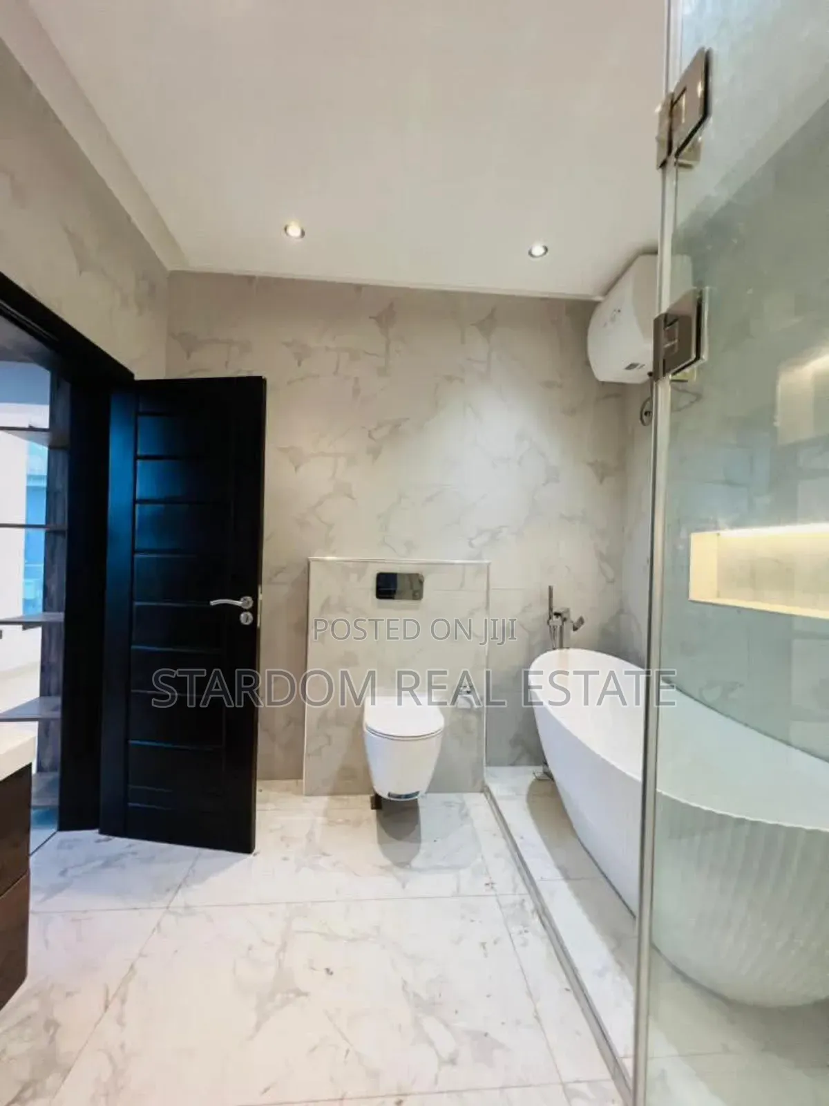 5bdrm Duplex in Ashaley Botwe for sale