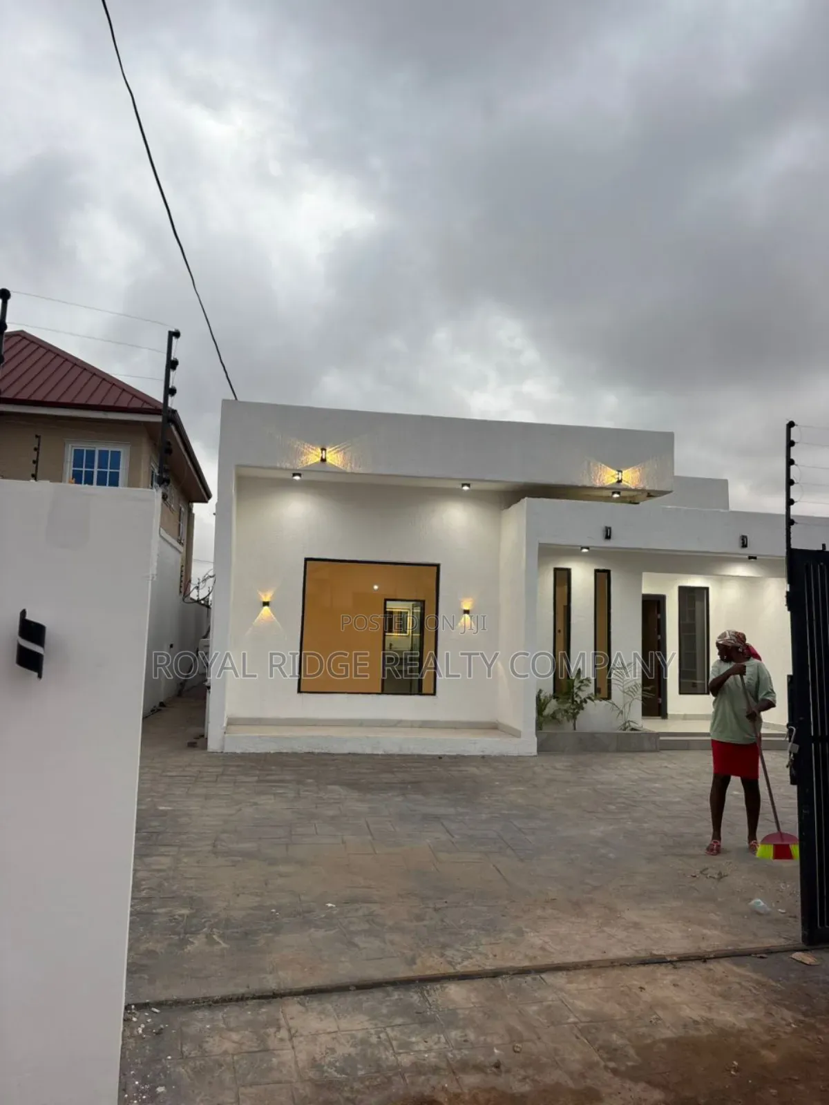 3bdrm House in Lakeside Around, Accra Metropolitan for sale