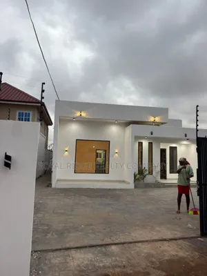 3bdrm House in Lakeside Around, Accra Metropolitan for sale