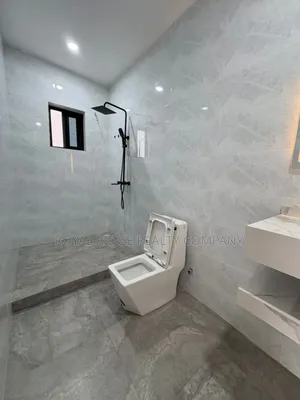 3bdrm House in Lakeside Around, Accra Metropolitan for sale