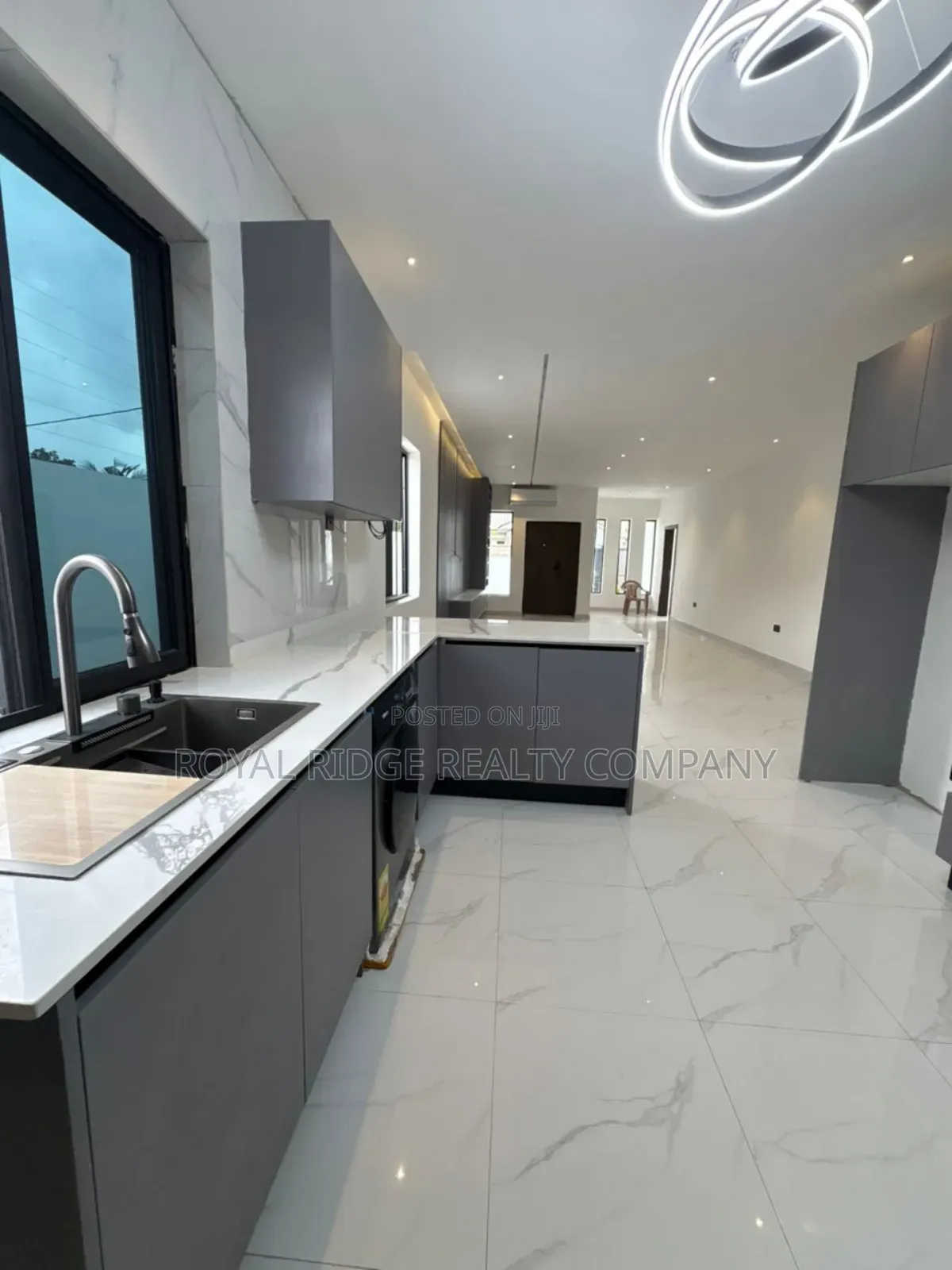 3bdrm House in Lakeside Around, Accra Metropolitan for sale