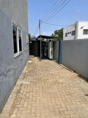 3bdrm Apartment in Unique Key Agency, East Legon for rent