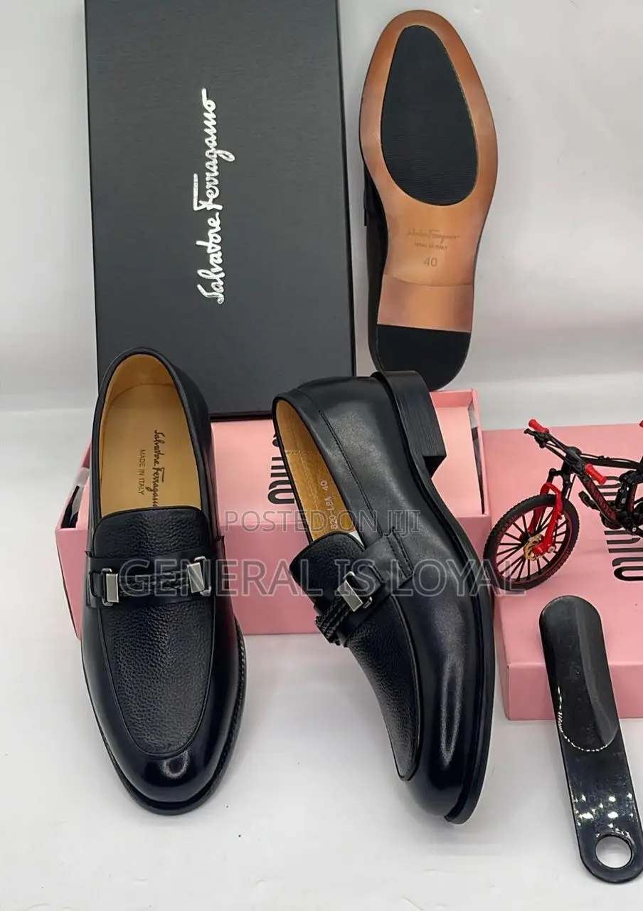 Salvatore Ferragamo Men Black Leather Shoe