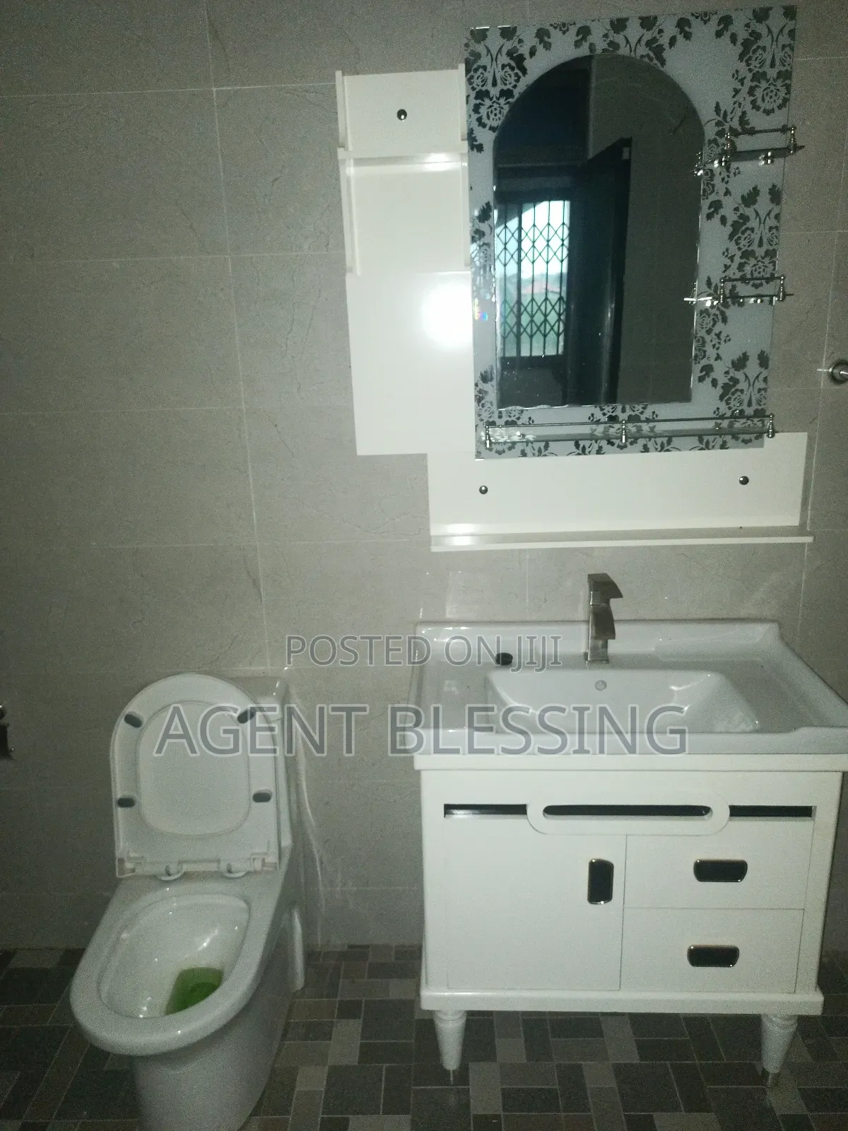 3bdrm Apartment in Mataheko -Afienya,, Tema Metropolitan for rent