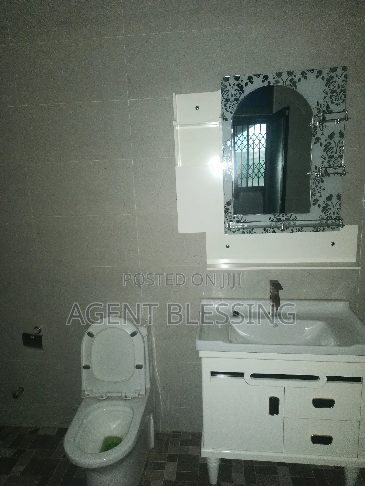 3bdrm Apartment in Mataheko -Afienya,, Tema Metropolitan for rent