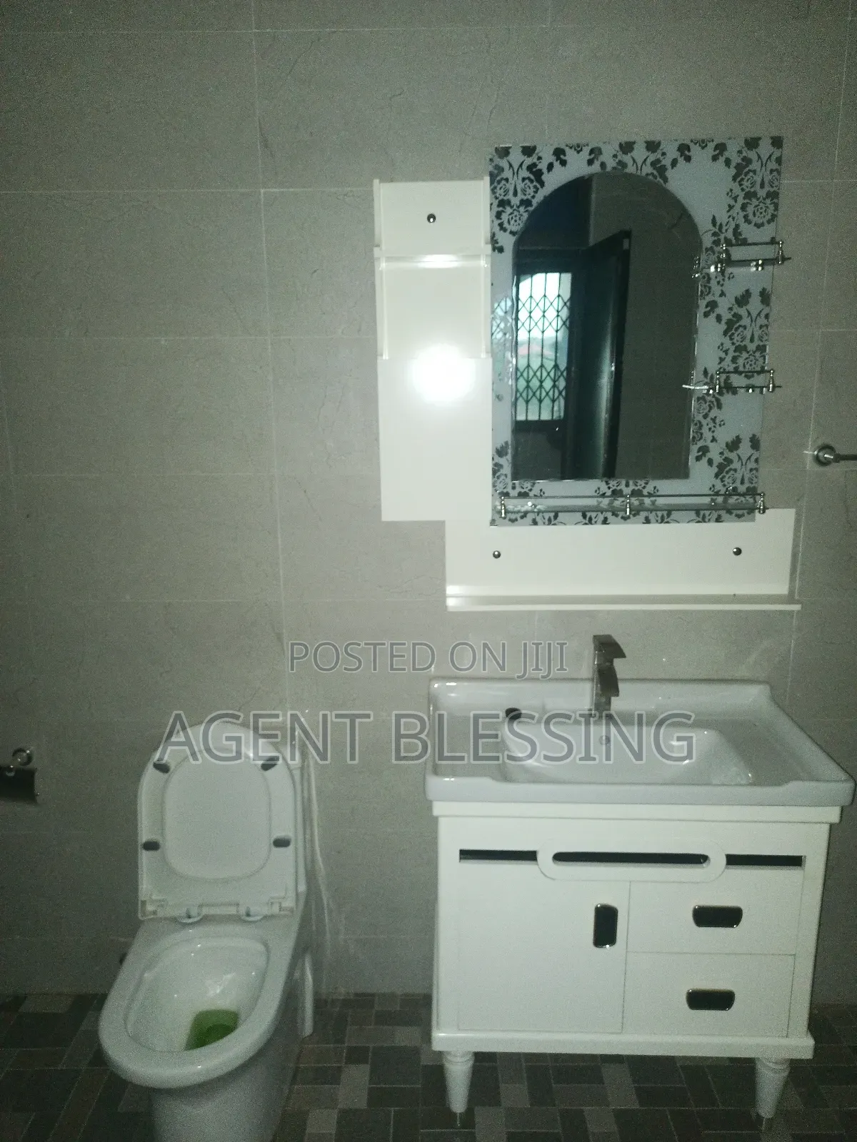 3bdrm Apartment in Mataheko -Afienya,, Tema Metropolitan for rent