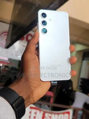 New Samsung Galaxy S24 128 GB Silver