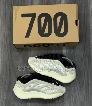 Adidas Yeezy Boost 700