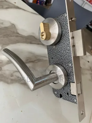 Quality Door Lock With Stainless Steel Separate Handles.
