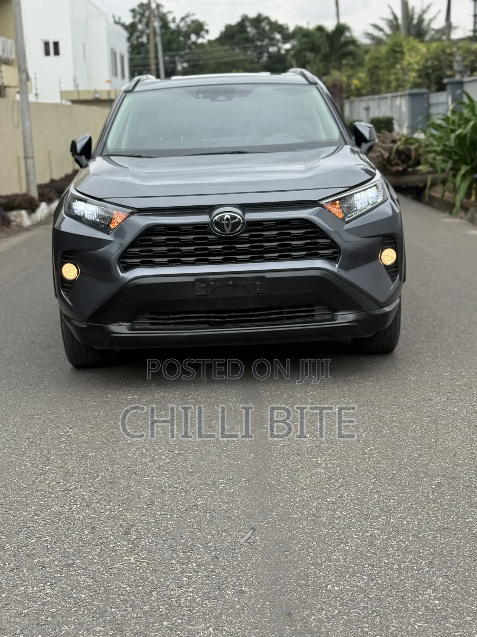 Toyota RAV4 XLE FWD 2020 Gray