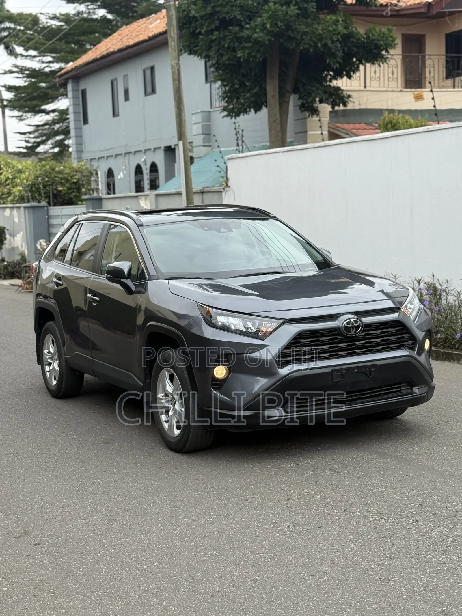 Toyota RAV4 XLE FWD 2020 Gray
