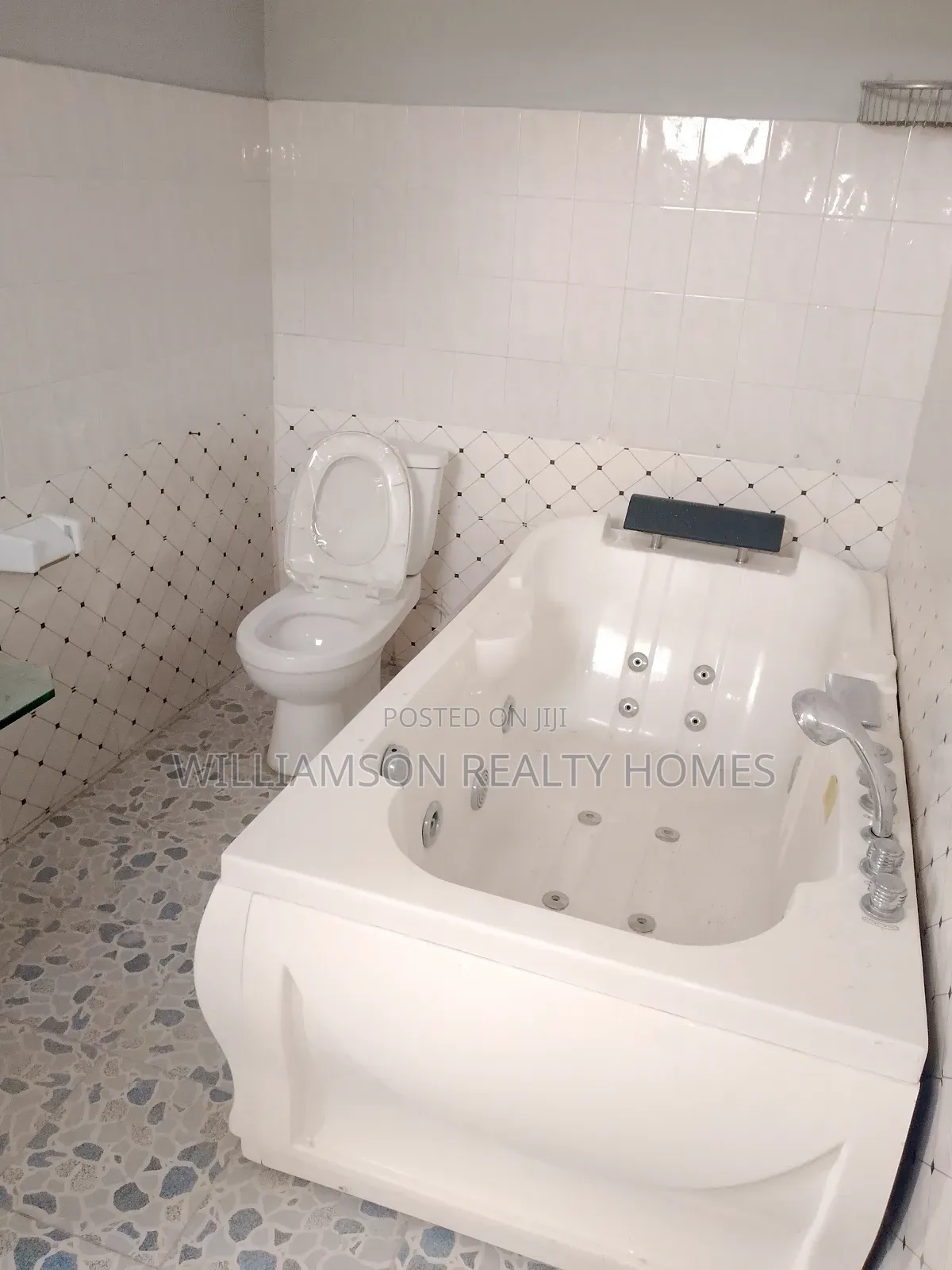 3bdrm House in Community 20 Estate, Spintex for rent