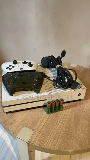 Xbox One S With 2 Wireless Controllers, Chargeable Batteries Games