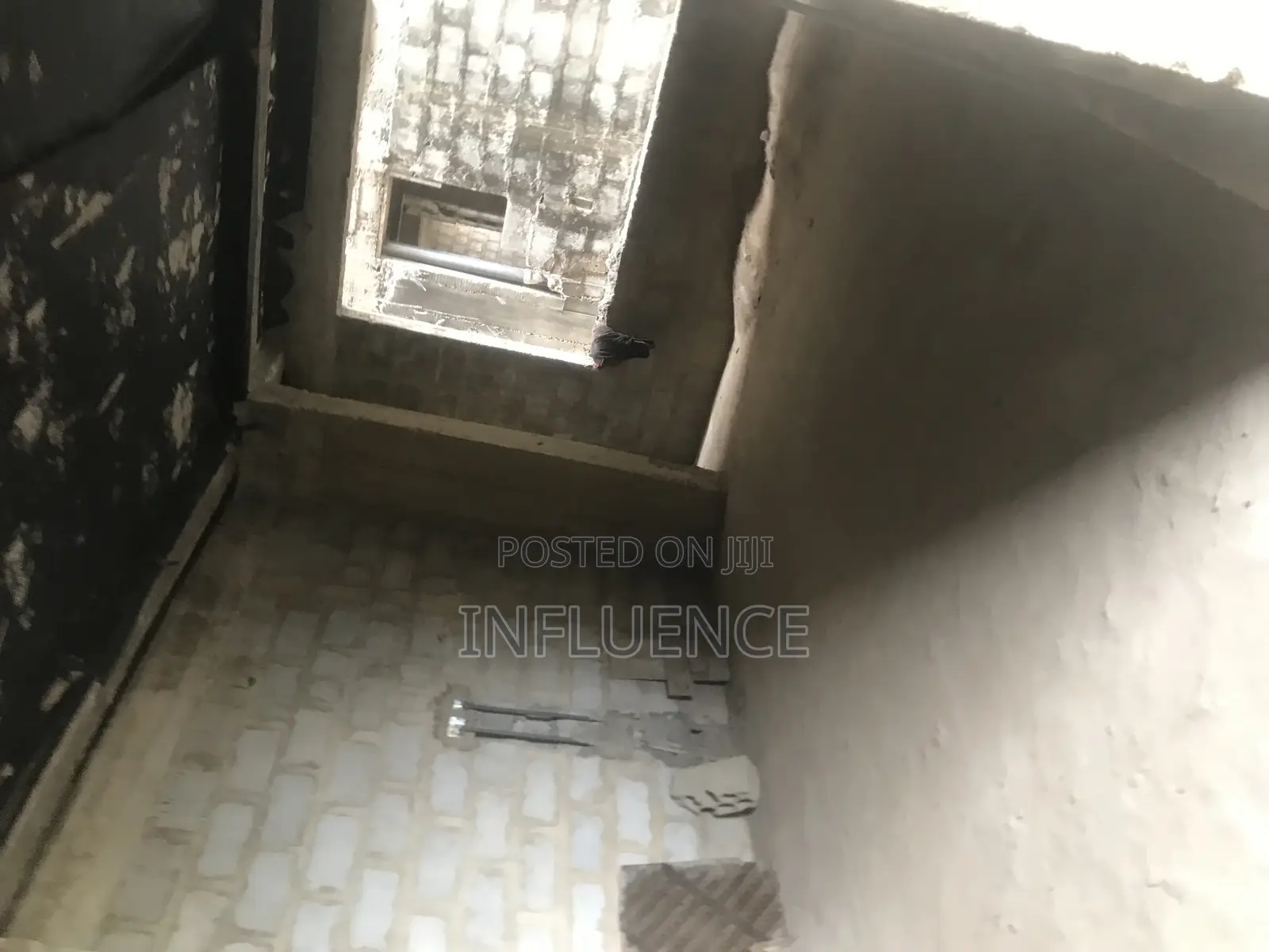 6bdrm Apartment in American House Area, East Legon for sale