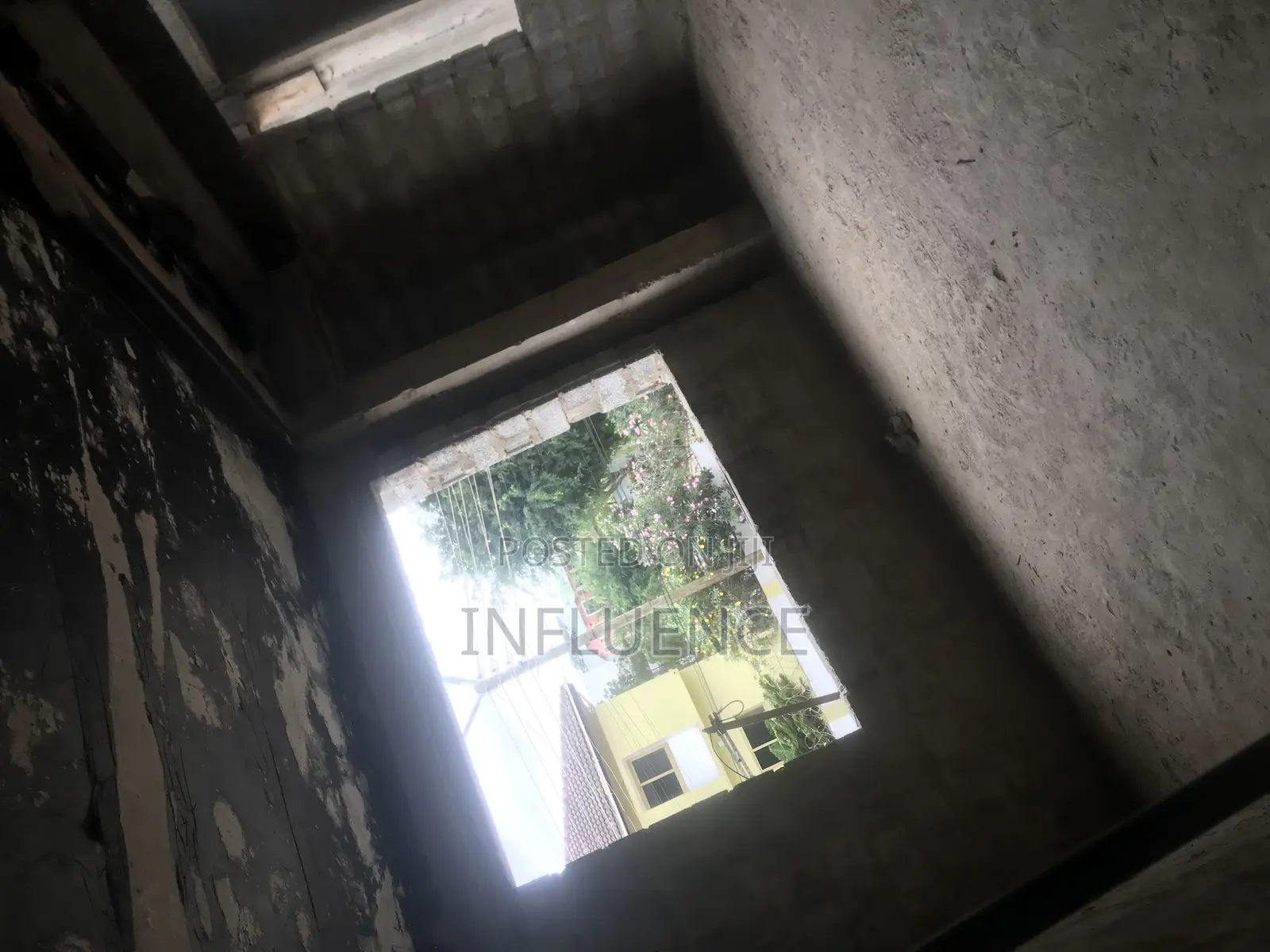 6bdrm Apartment in American House Area, East Legon for sale