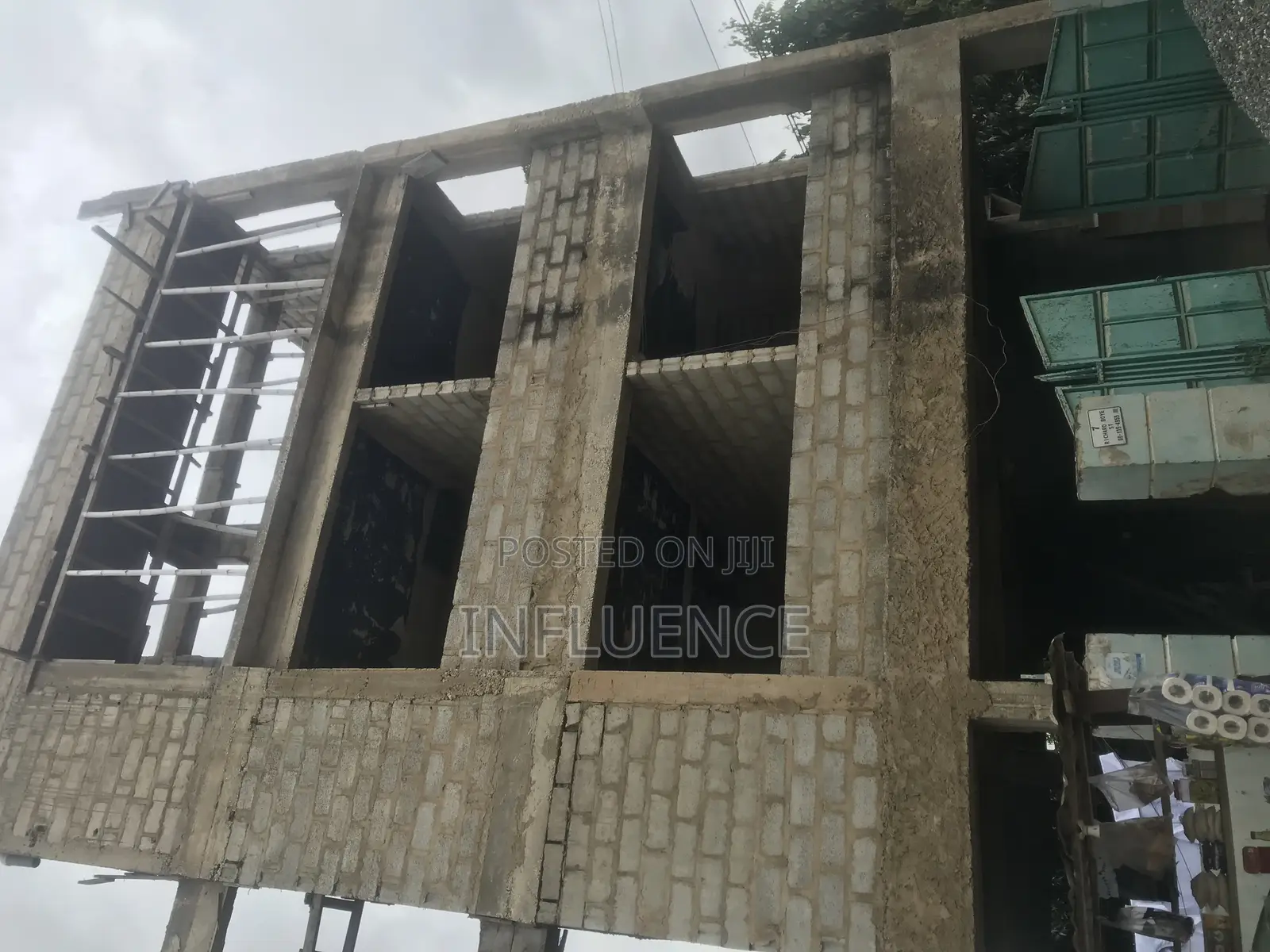 6bdrm Apartment in American House Area, East Legon for sale