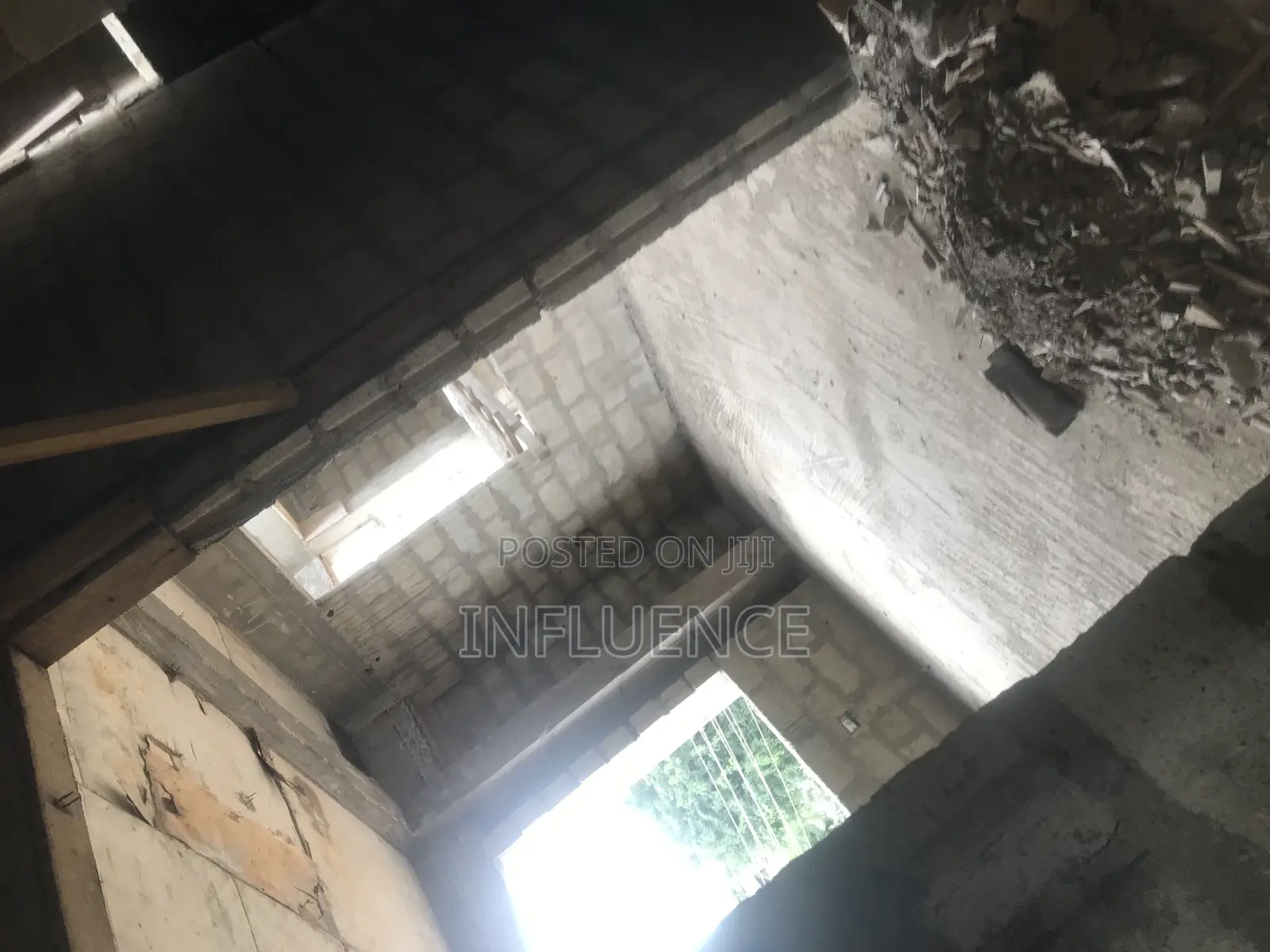 6bdrm Apartment in American House Area, East Legon for sale