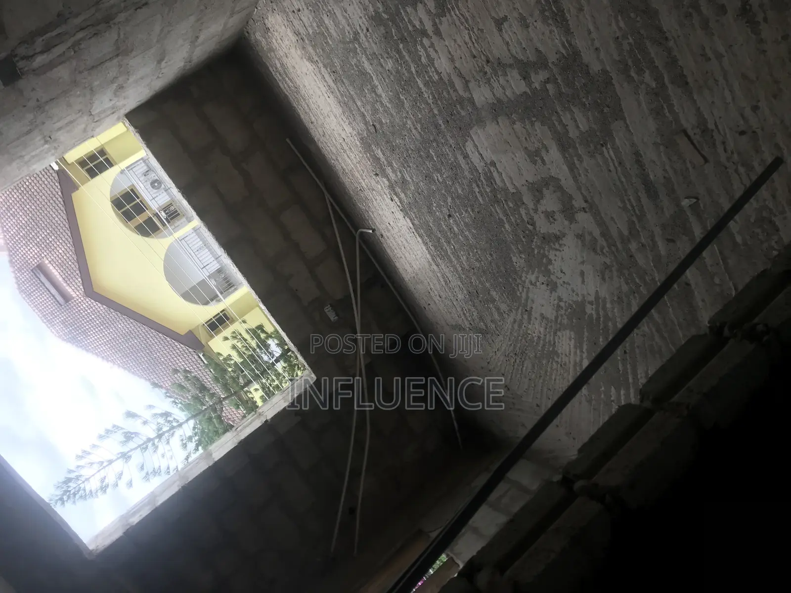6bdrm Apartment in American House Area, East Legon for sale