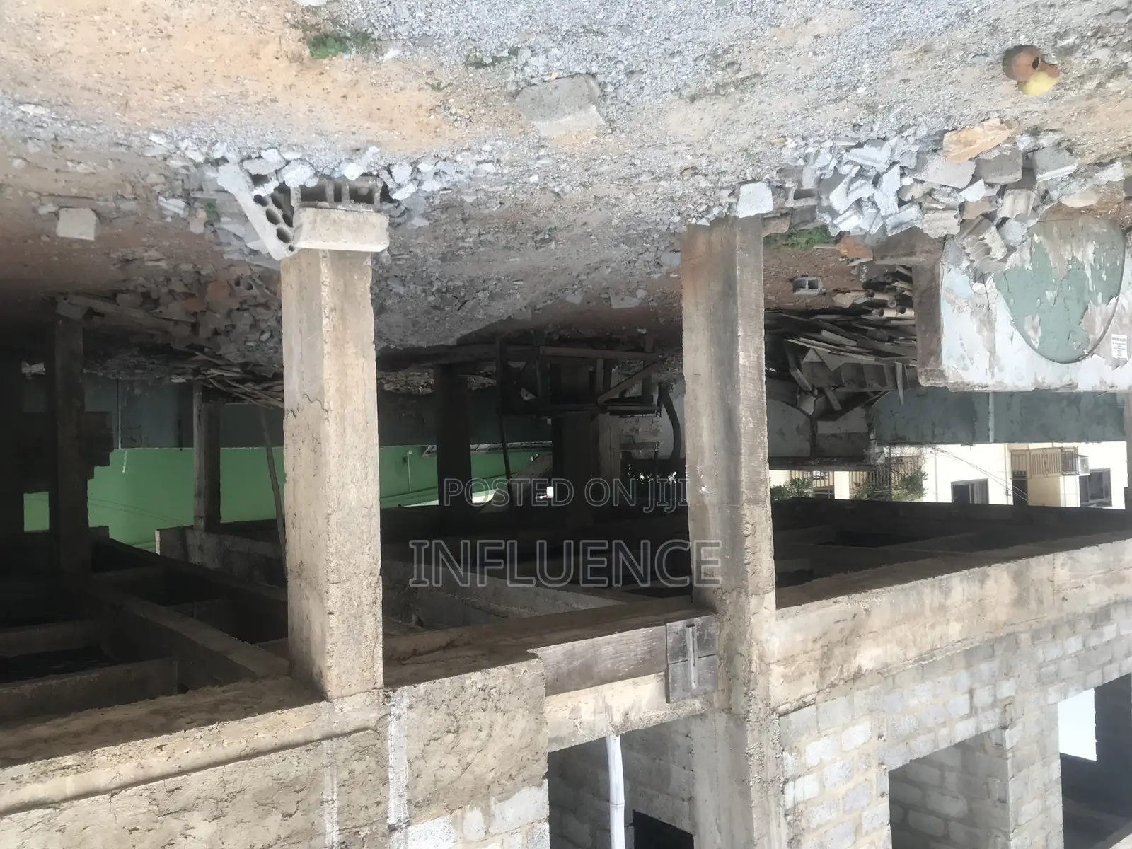6bdrm Apartment in American House Area, East Legon for sale