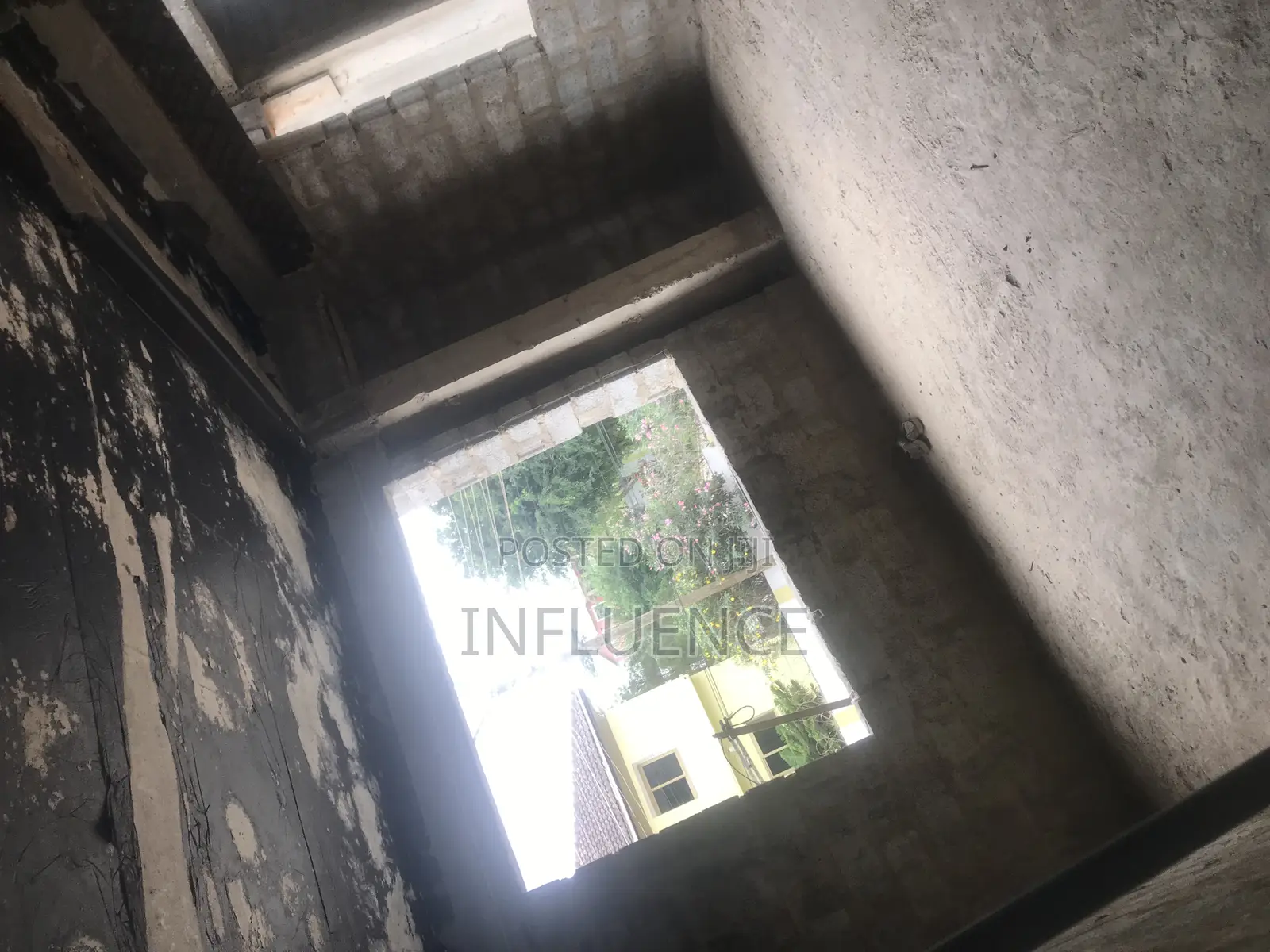 6bdrm Apartment in American House Area, East Legon for sale