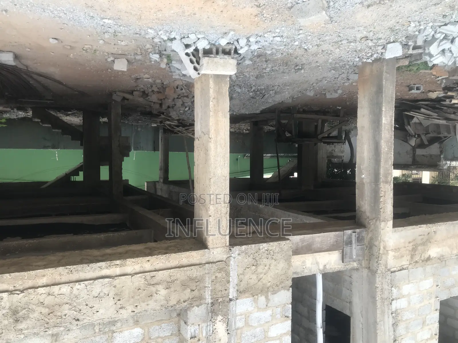 6bdrm Apartment in American House Area, East Legon for sale