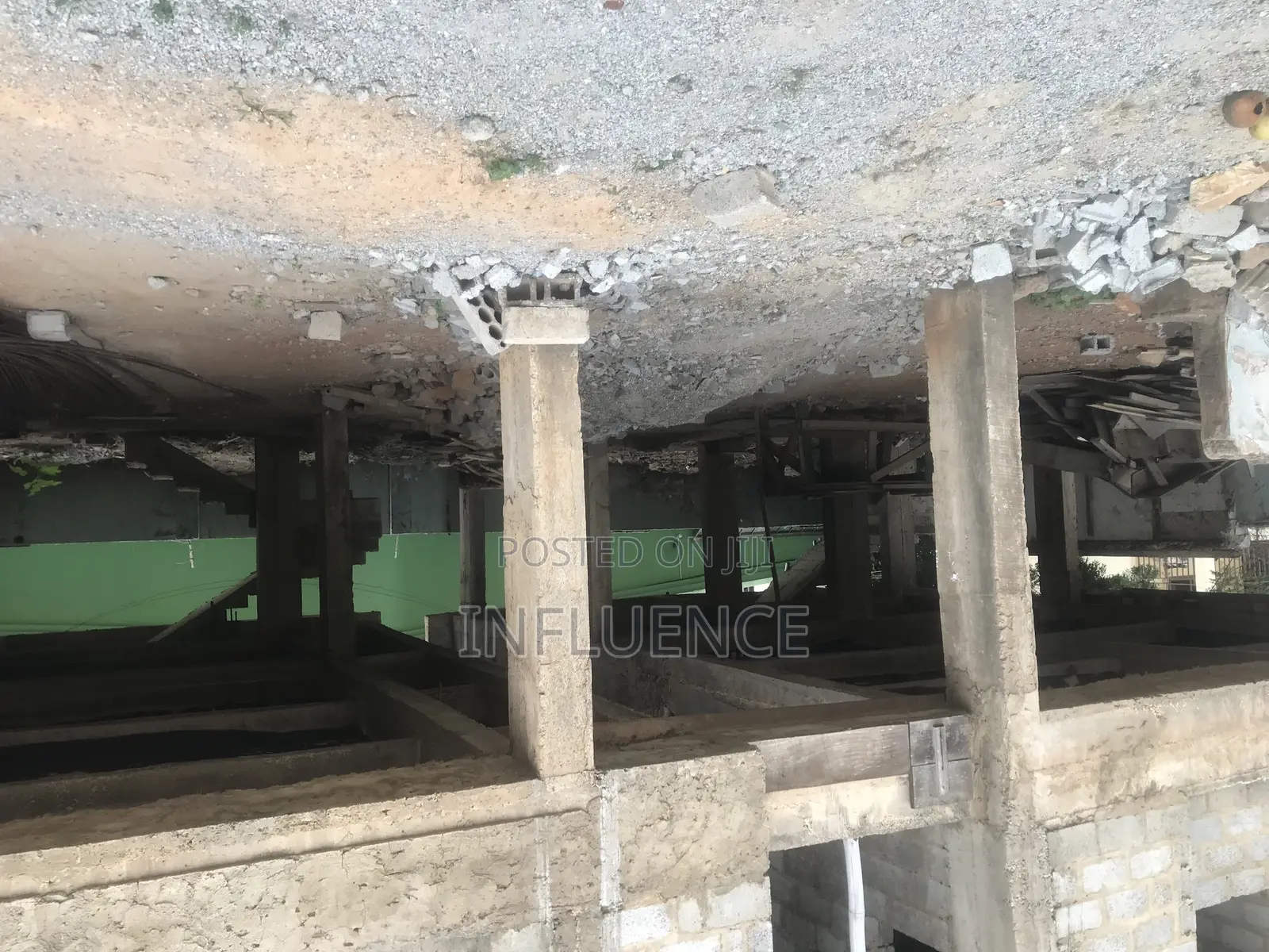 6bdrm Apartment in American House Area, East Legon for sale