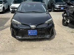 Toyota Corolla XLE (1.8L 4cyl 2A) 2018 Black