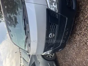 Nissan Caravan (Urvan) 2015 Silver