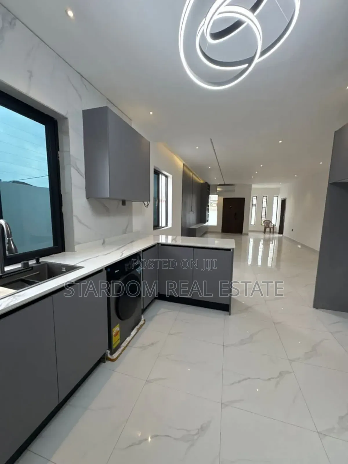 3bdrm Duplex in Lakeside Estate for sale