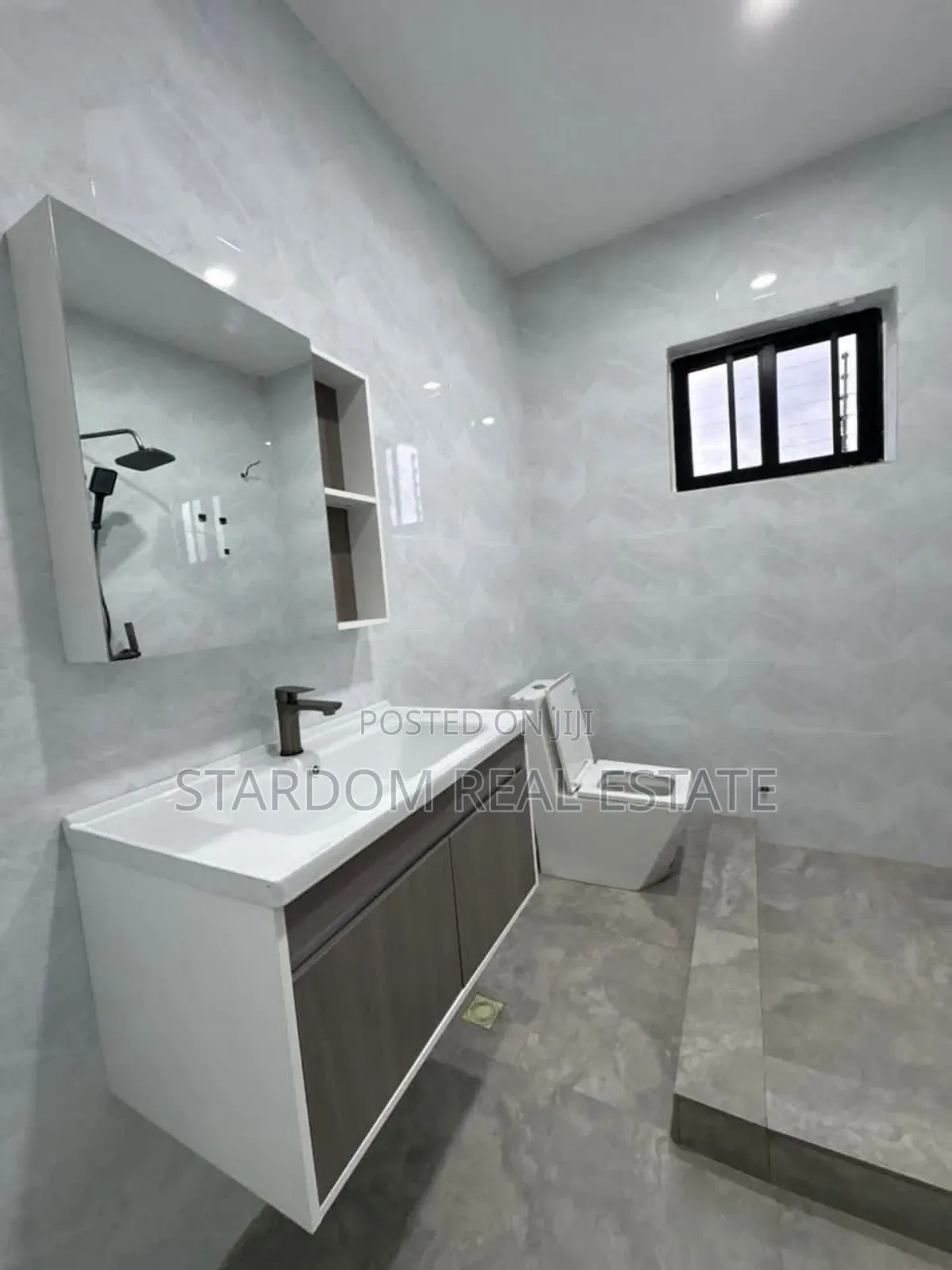 3bdrm Duplex in Lakeside Estate for sale
