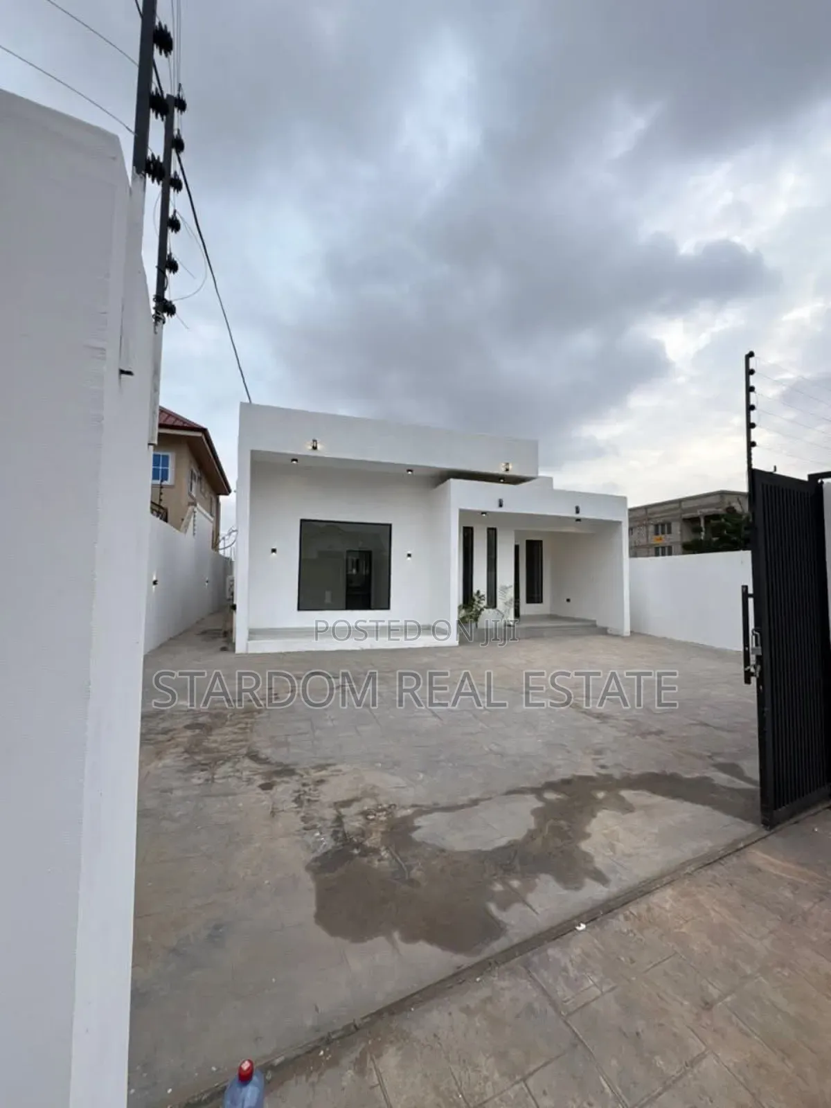 3bdrm Duplex in Lakeside Estate for sale